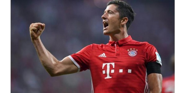 El primer delantero alemán Robert Lewandowski